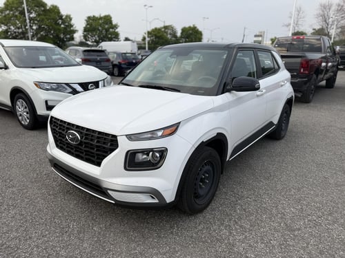 Hyundai Venue Essential 2-Tone 2023