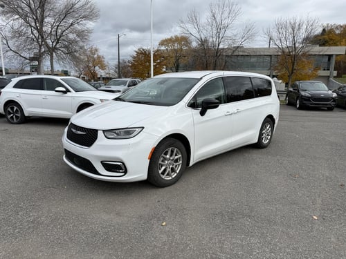 Chrysler Pacifica Touring L 2024