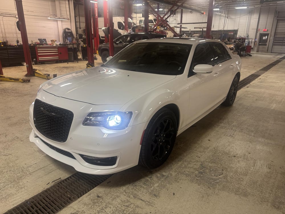 Chrysler 300 2023 used for sale (H0104)