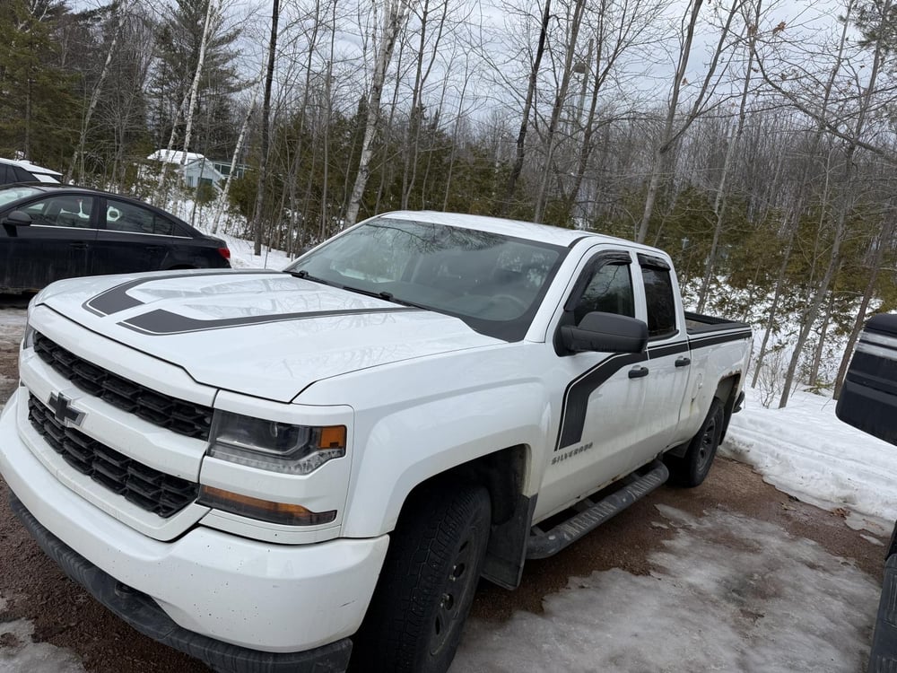 Chevrolet Silverado K1500 Custom 2017 used for sale (H0227)