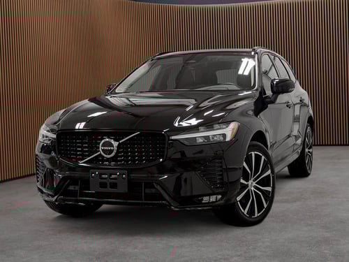 Volvo XC60 B5 AWD Plus Dark Theme 2025
