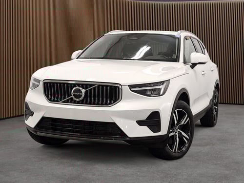 Volvo XC40 B5 AWD Core Bright Theme 2025