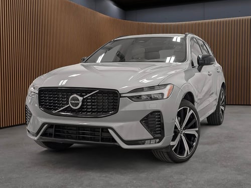 Volvo XC60 B5 AWD Ultra Dark Theme 2025