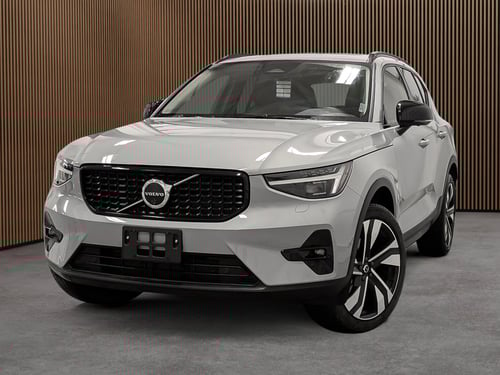 Volvo XC40 B5 AWD Ultra Dark Theme 2025