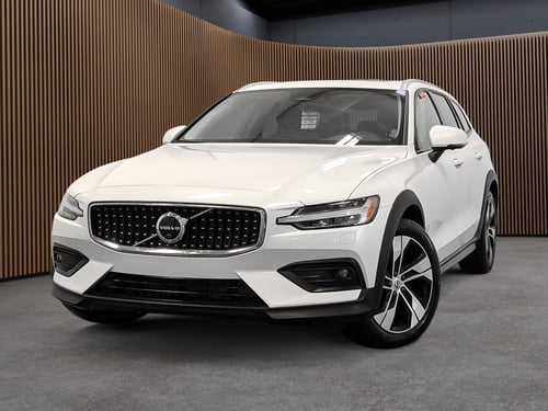 Volvo V60 Cross Country B5 AWD Plus 2025