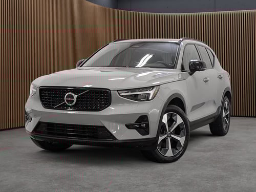 Volvo XC40 B5 AWD Plus Dark Theme 2024