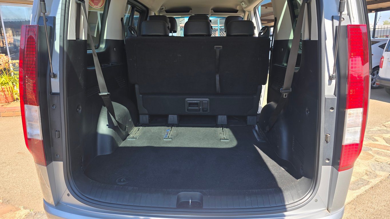 2022 Hyundai Staria 2.2d Executive Auto photo 8