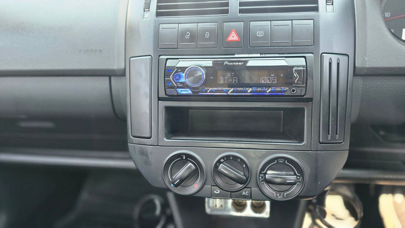 2013 Volkswagen Polo Vivo 1.4 Trendline 5Dr photo 12