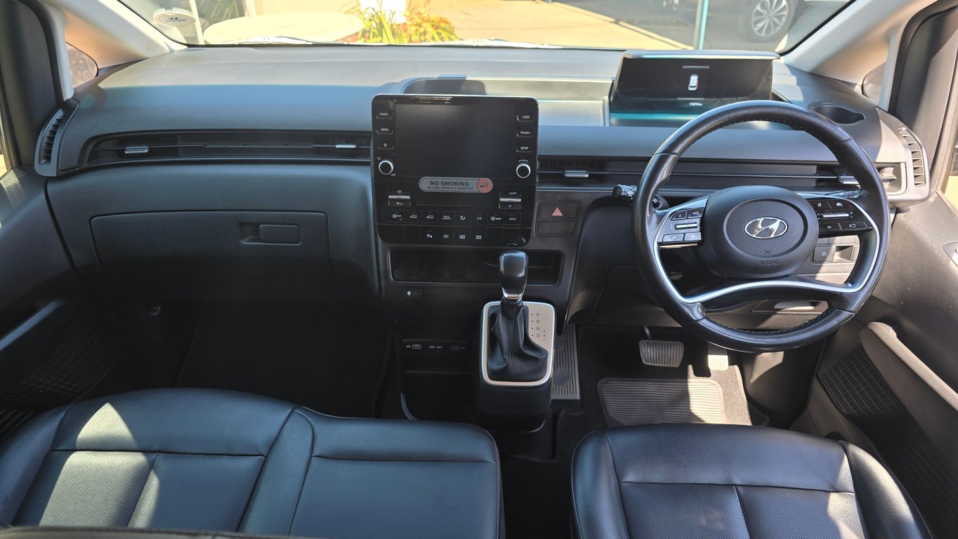 2022 Hyundai Staria 2.2d Executive Auto photo 9