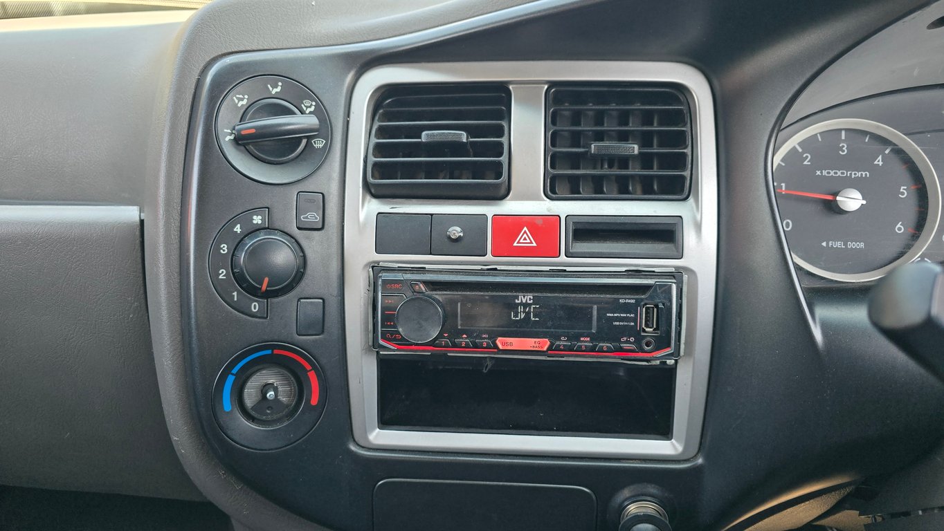 2022 Hyundai H100 2.6D F/C C/C photo 9