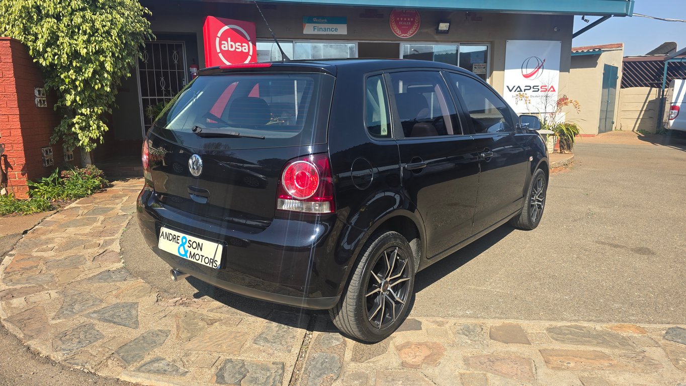 2013 Volkswagen Polo Vivo 1.4 Trendline 5Dr photo 3