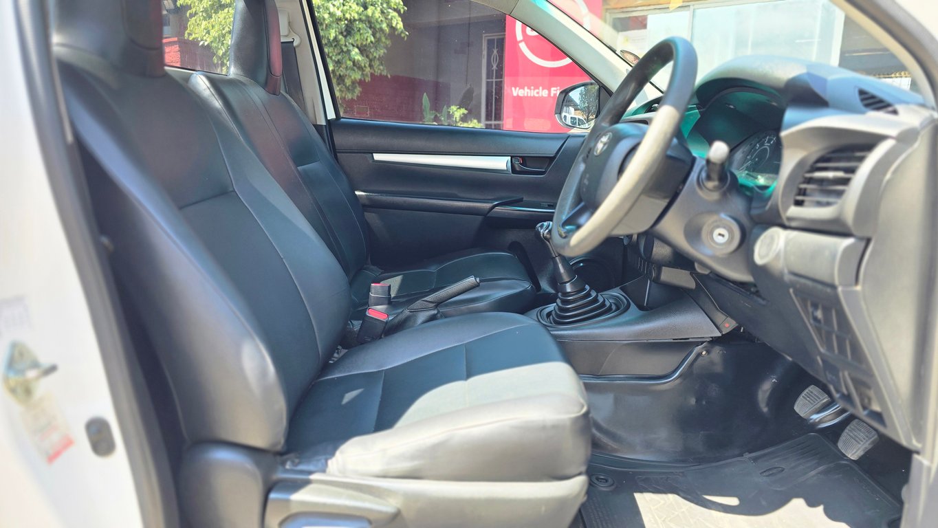 2019 Toyota Hilux 2.4GD S Aircon photo 5