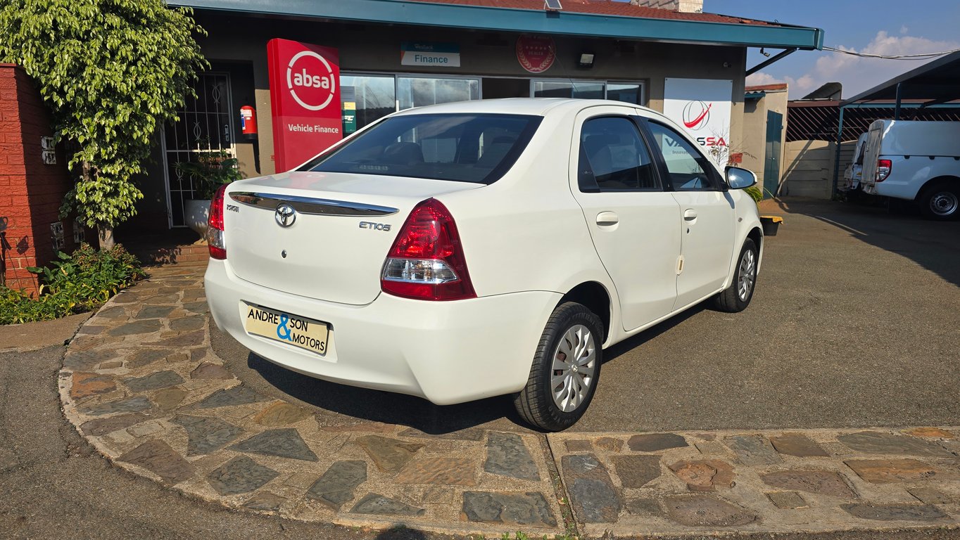2016 Toyota Etios 1.5 Xs/Sprint Sedan photo 3