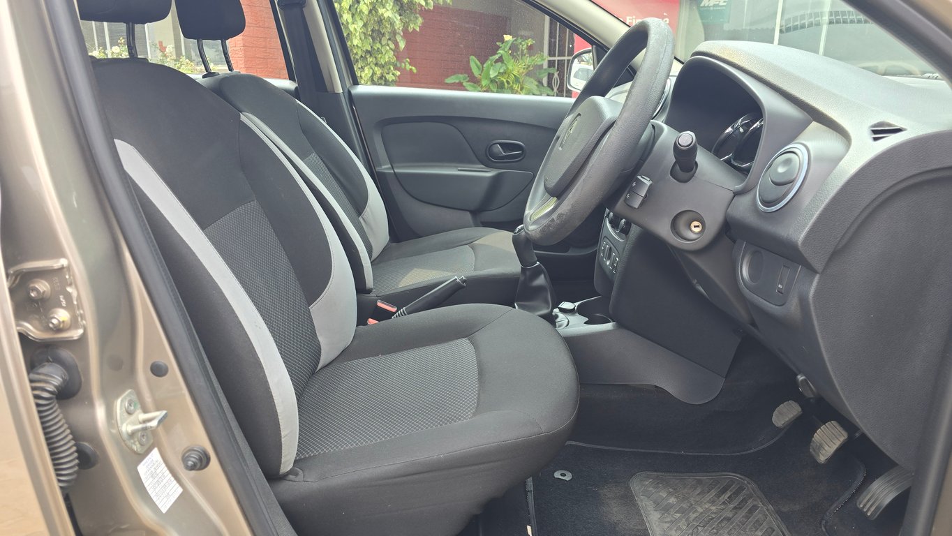 2015 Renualt Sandero 900T photo 5