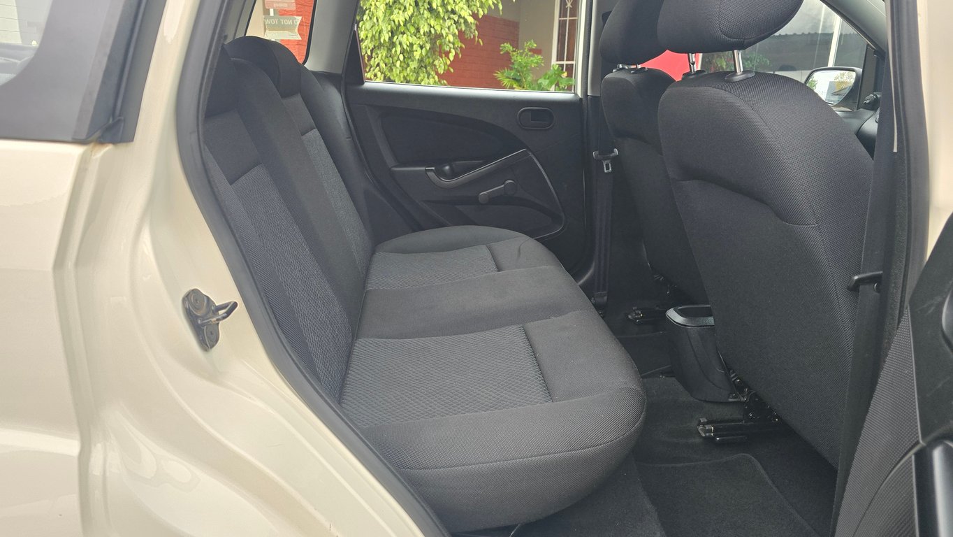 2014 Ford Figo 1.4 Ambiente photo 6