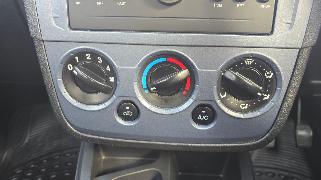 2014 Ford Figo 1.4 Ambiente photo 11