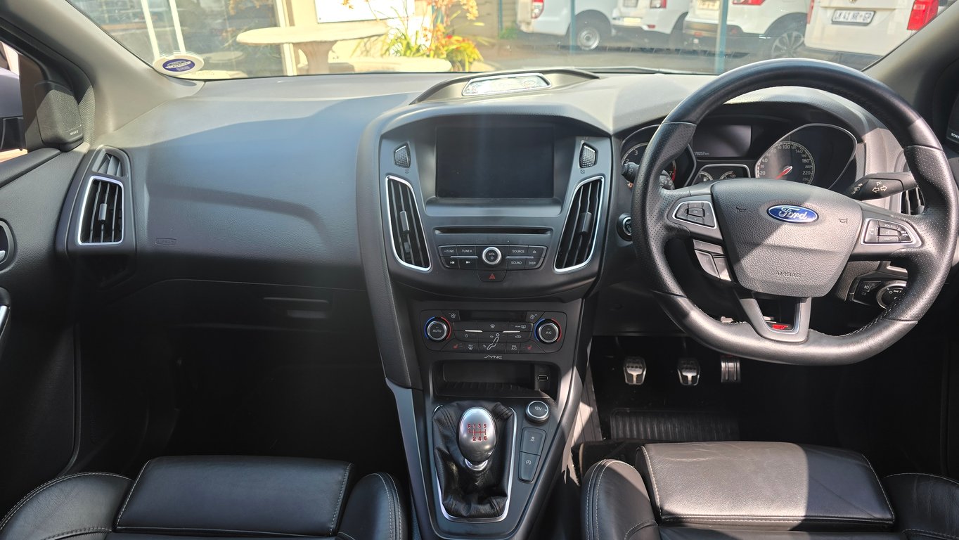 2015 Ford Focus 2.0 GTDI ST3 photo 8