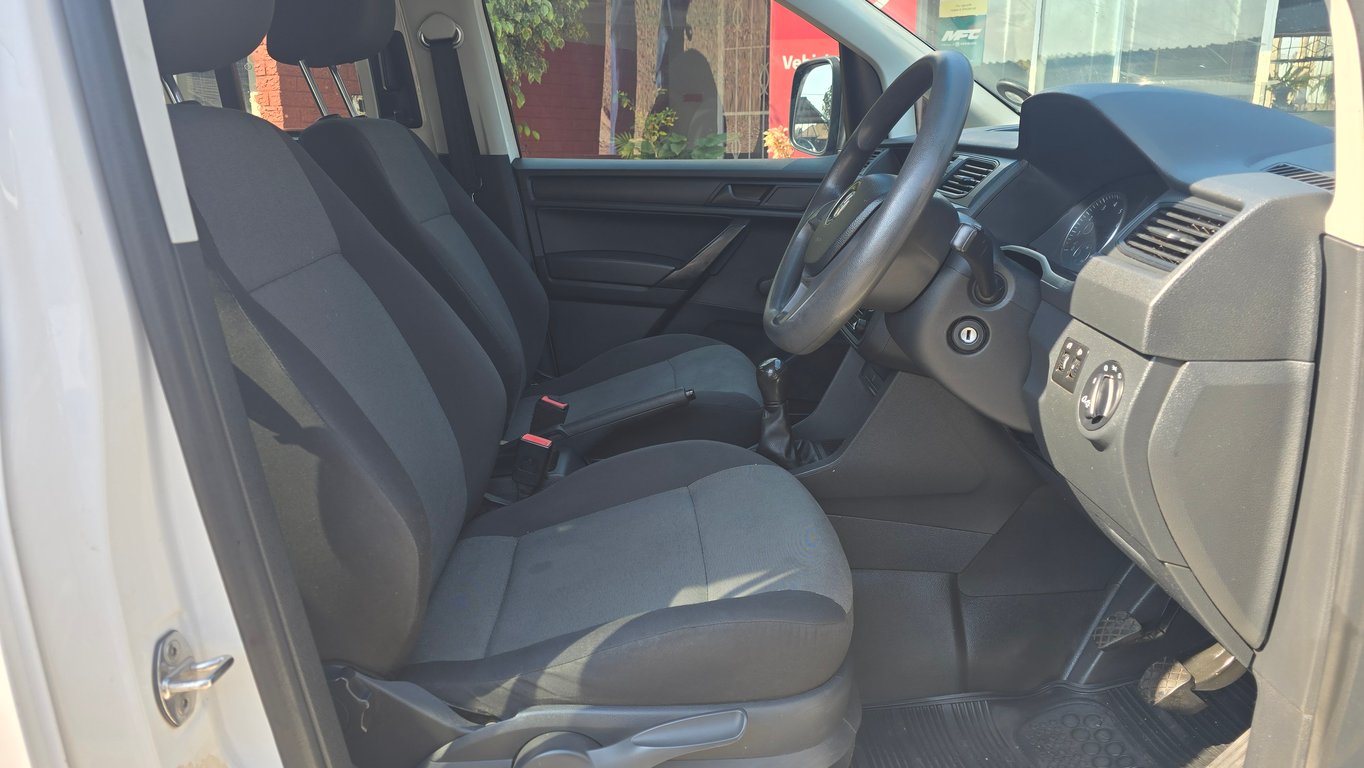 2021 Volkswagen 1.6 Caddy Crew Bus 7 Seater photo 4