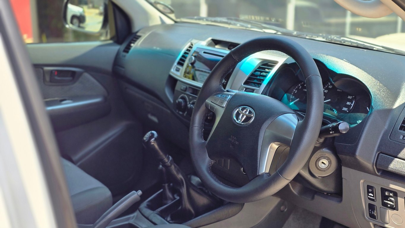 2014 Toyota Hilux 2.5D-4D 4X4 SRX Double Cab photo 9