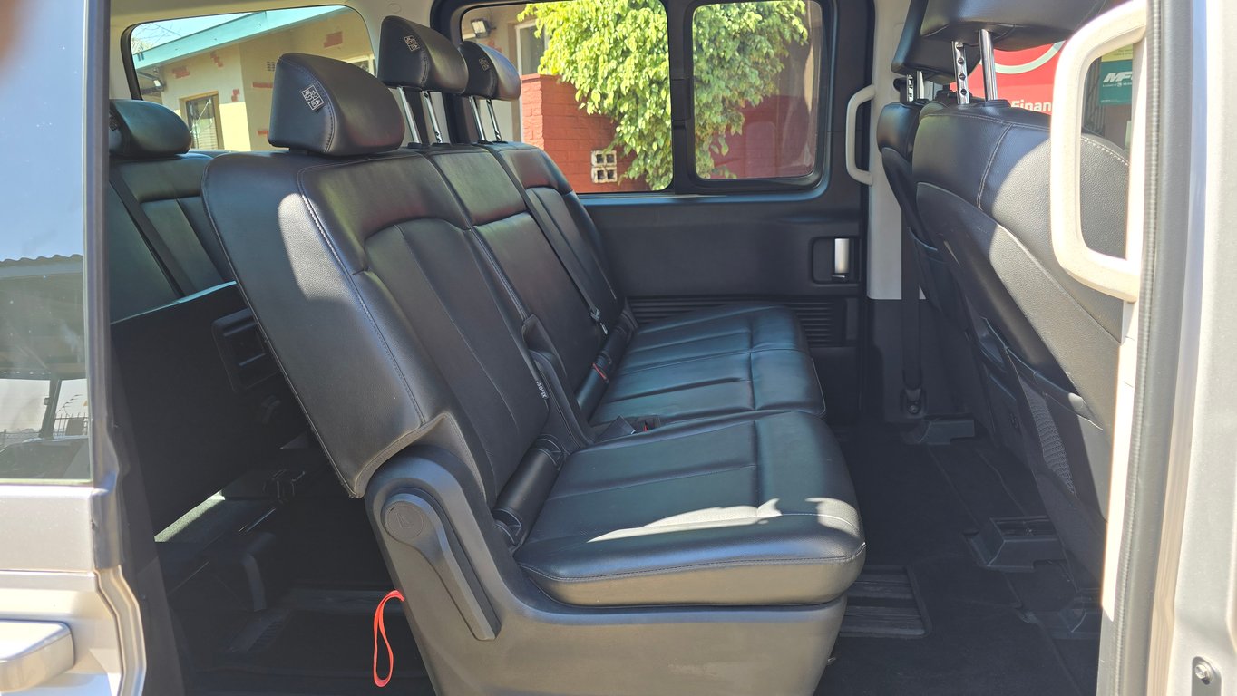 2022 Hyundai Staria 2.2d Executive Auto photo 6