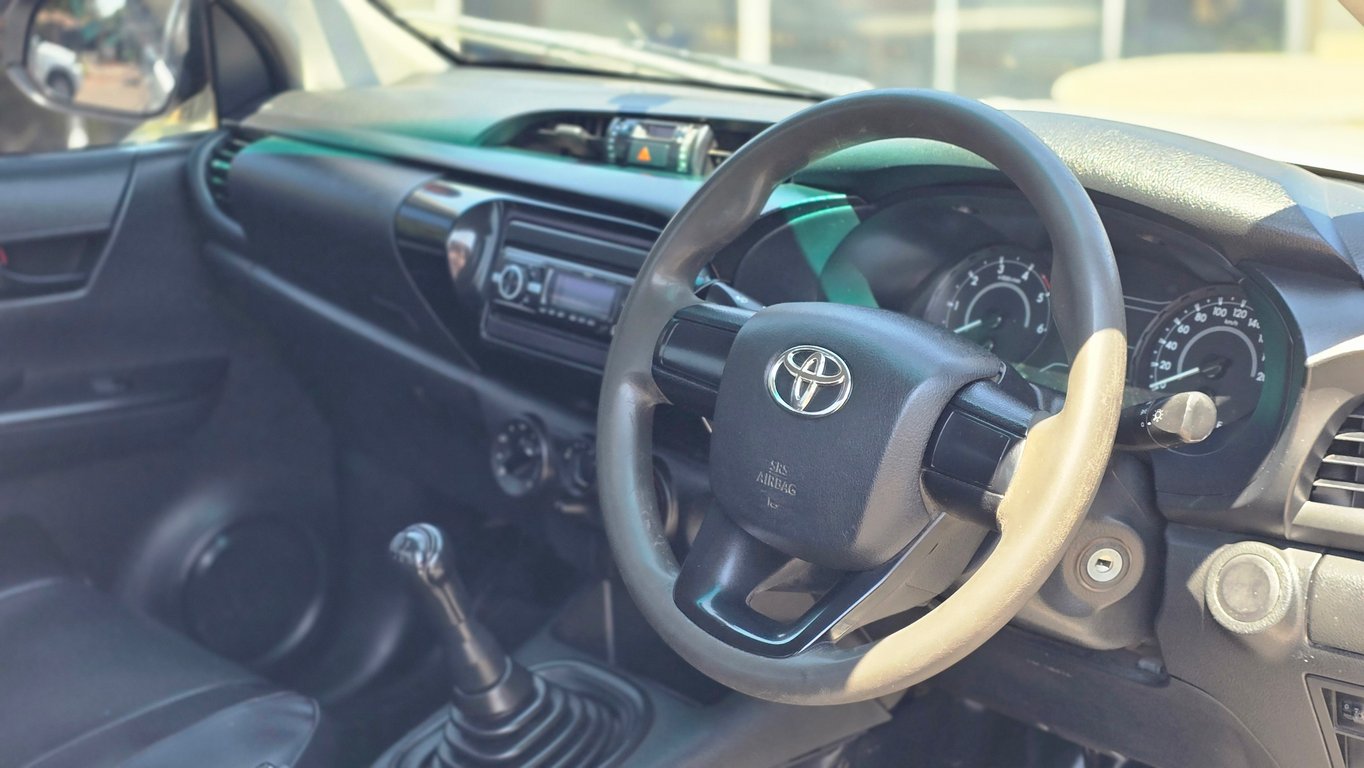 2019 Toyota Hilux 2.4GD S Aircon photo 7