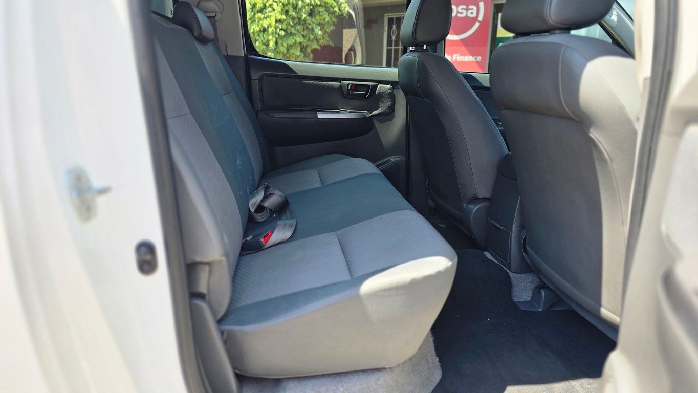 2014 Toyota Hilux 2.5D-4D 4X4 SRX Double Cab photo 7