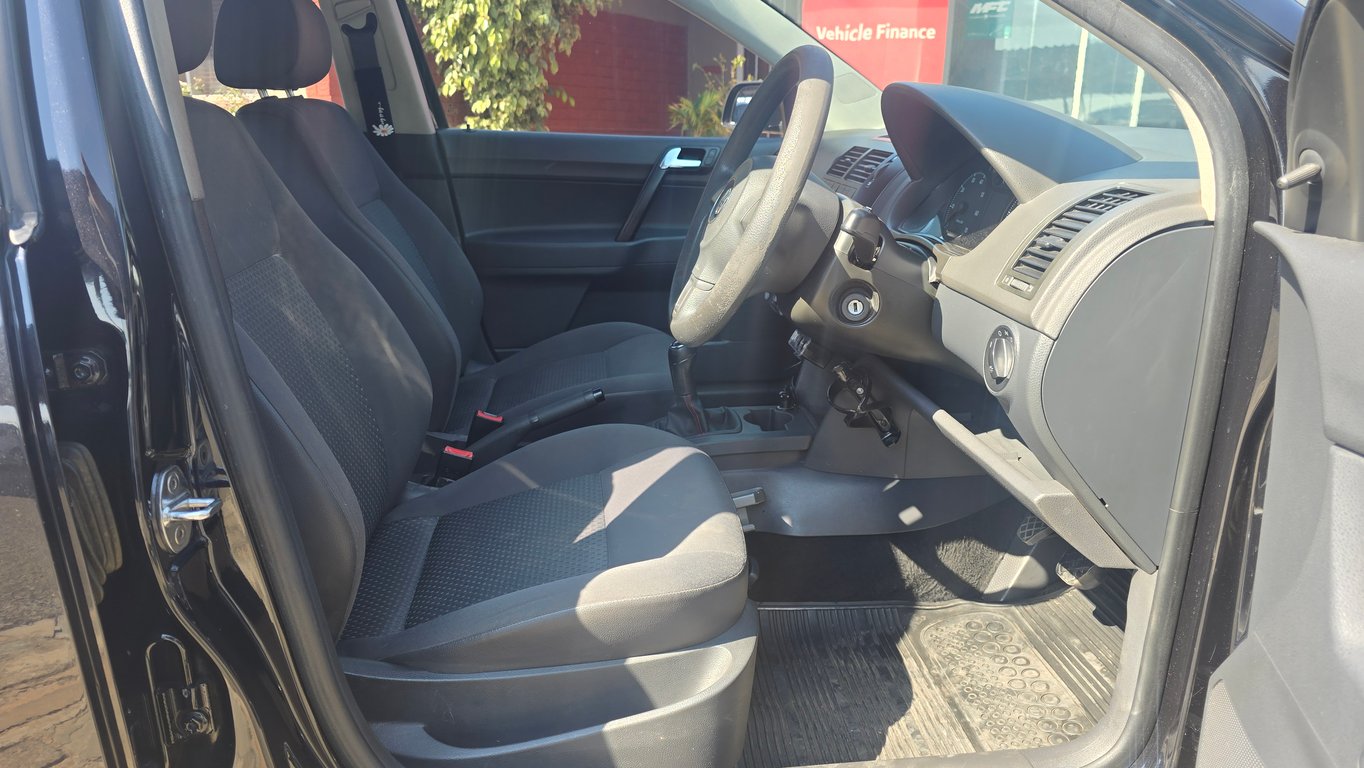 2013 Volkswagen Polo Vivo 1.4 Trendline 5Dr photo 5
