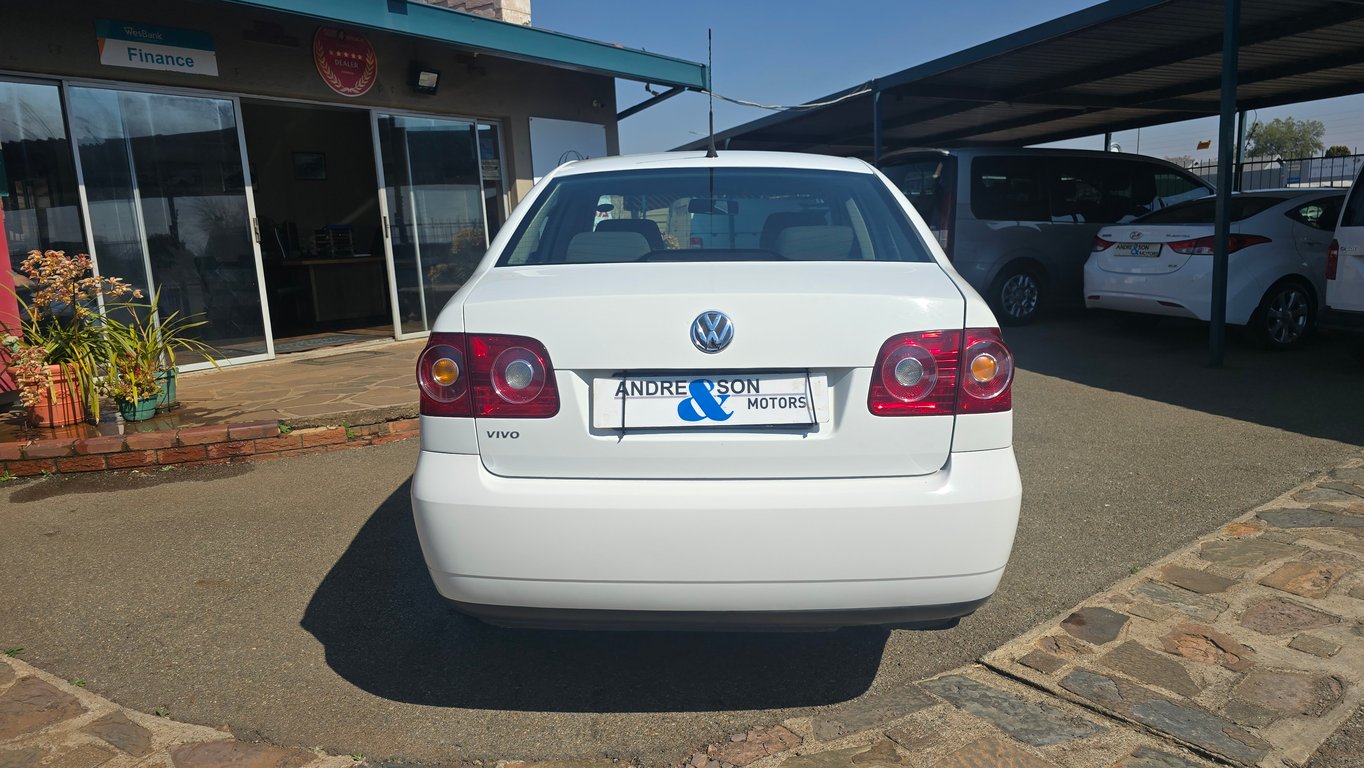 2017 Volkswagen Polo Vivo 1.4 Trendline Sedan photo 3