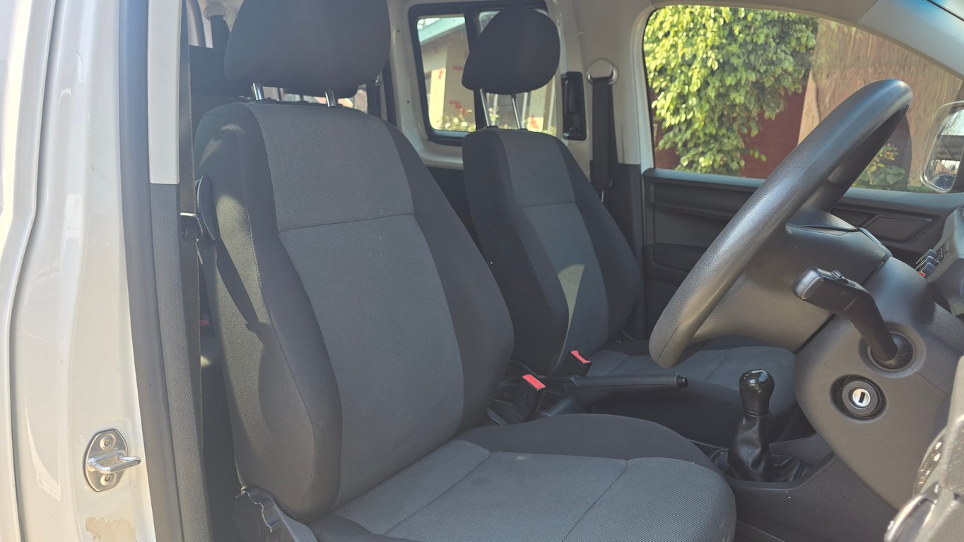 2021 Volkswagen 1.6 Caddy Crew Bus 7 Seater photo 5