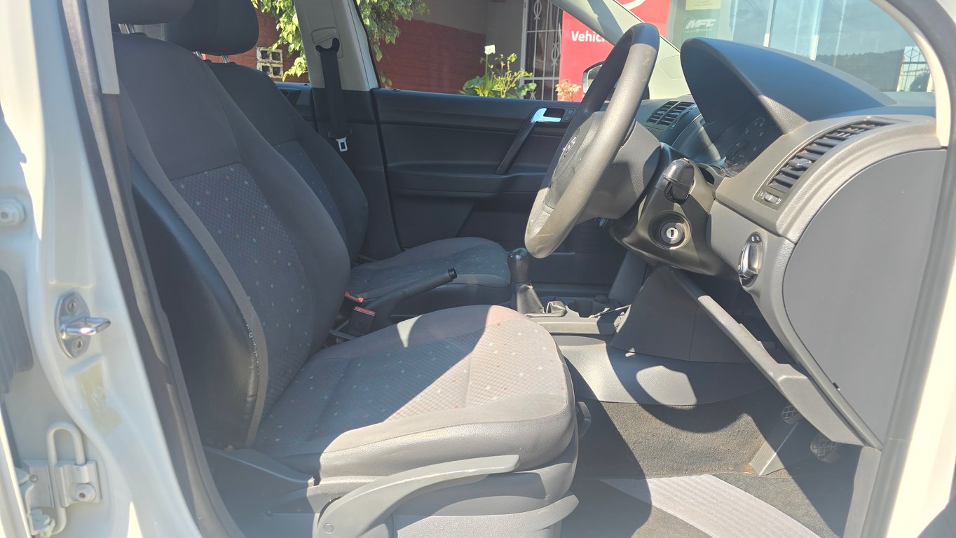 2017 Volkswagen Polo Vivo 1.4 Trendline Sedan photo 4
