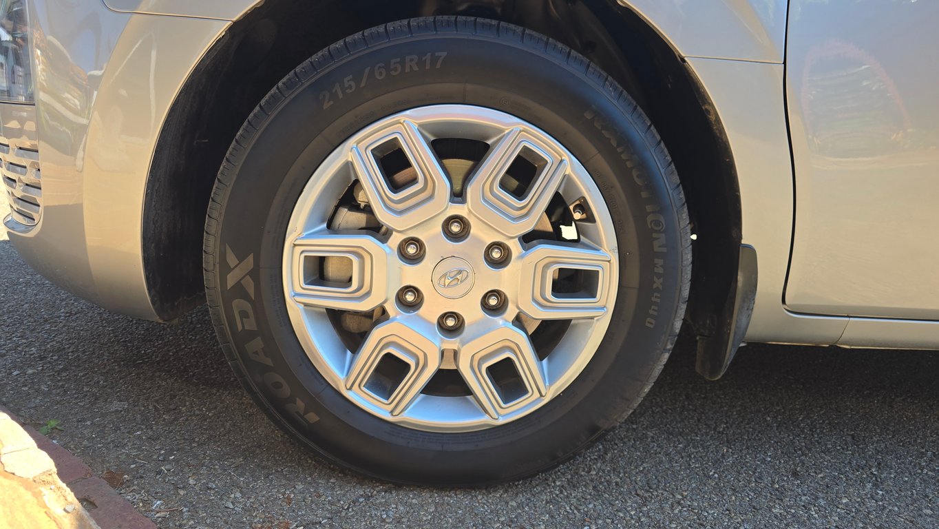 2022 Hyundai Staria 2.2d Executive Auto photo 17