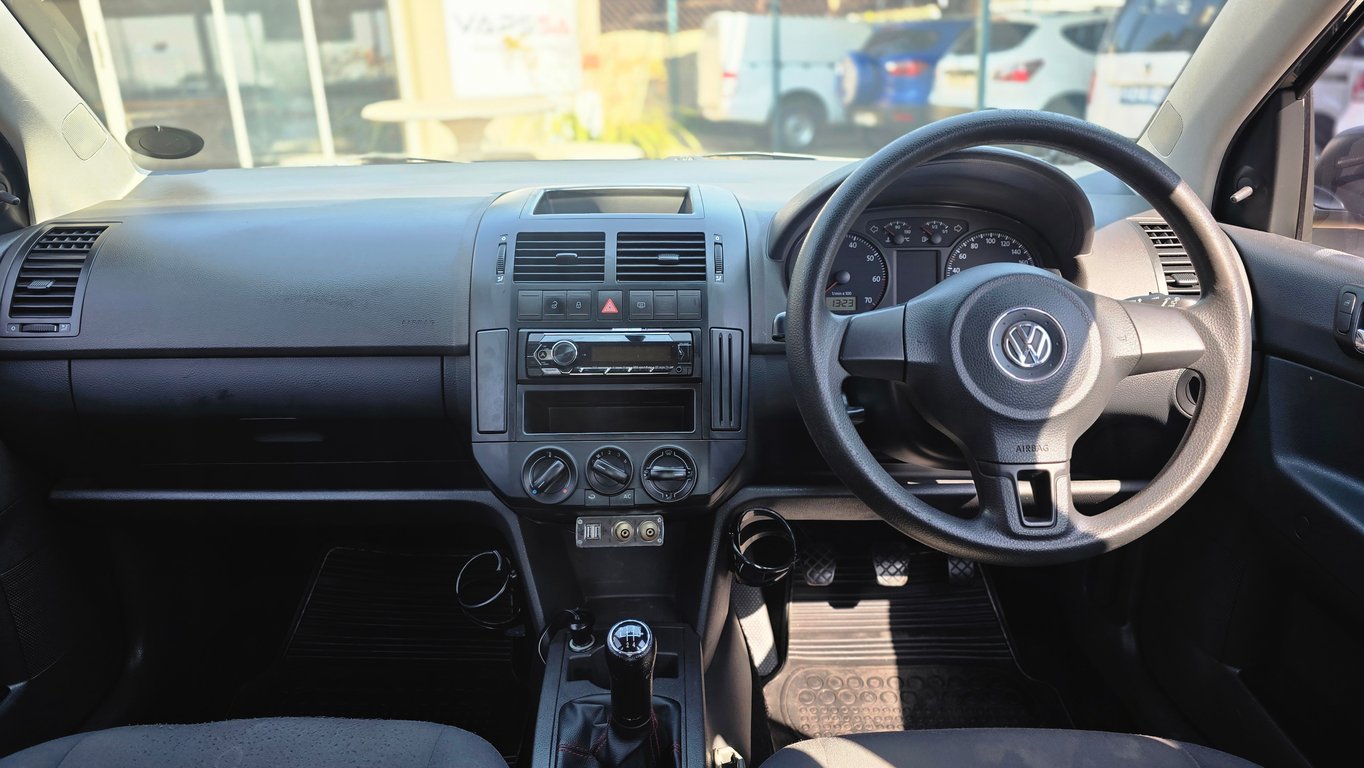 2013 Volkswagen Polo Vivo 1.4 Trendline 5Dr photo 8