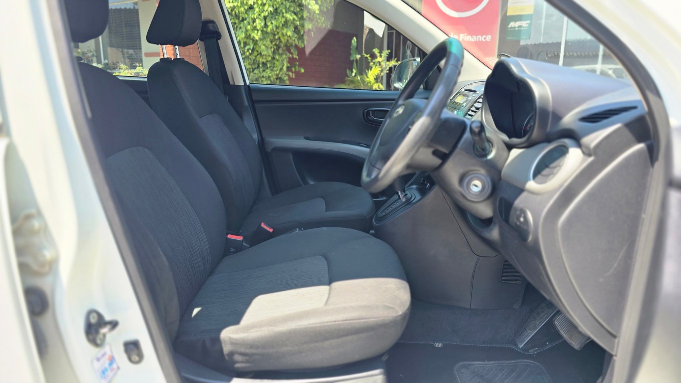 2012 Hyundai I10 1.25 Fluid Auto photo 3