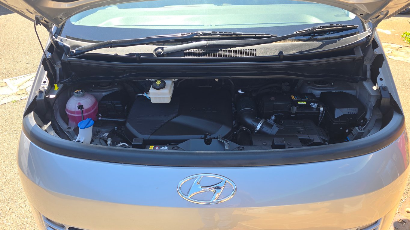2022 Hyundai Staria 2.2d Executive Auto photo 15