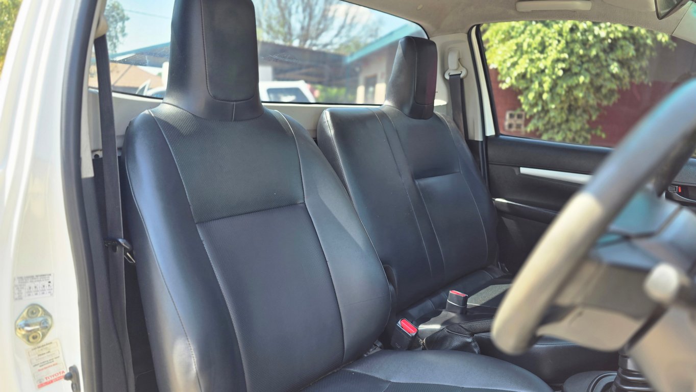 2019 Toyota Hilux 2.4GD S Aircon photo 6