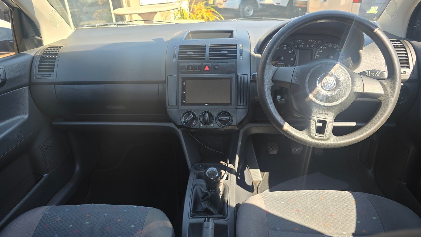 2017 Volkswagen Polo Vivo 1.4 Trendline Sedan photo 7