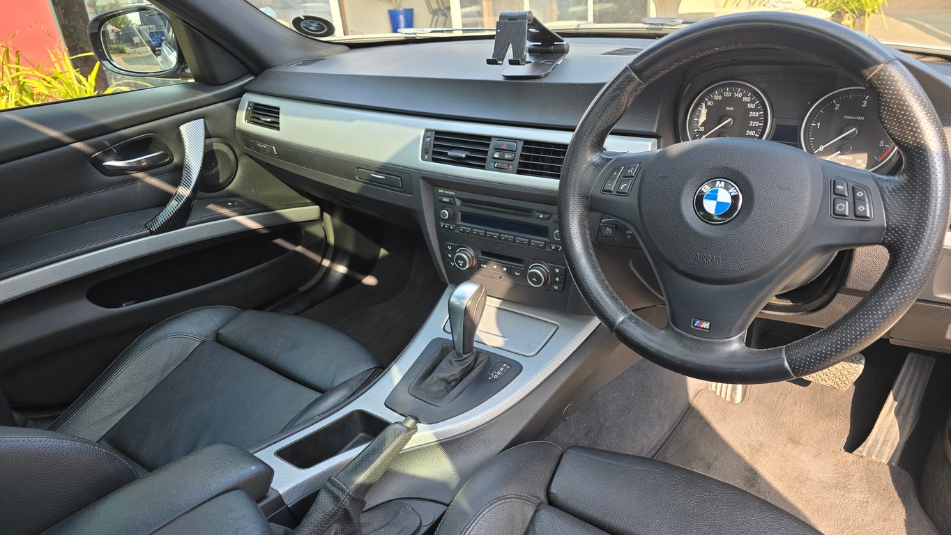 2011 BMW 330D M Sport E90 Auto photo 11