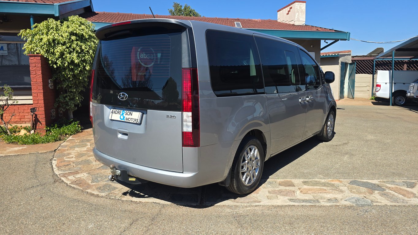 2022 Hyundai Staria 2.2d Executive Auto photo 3