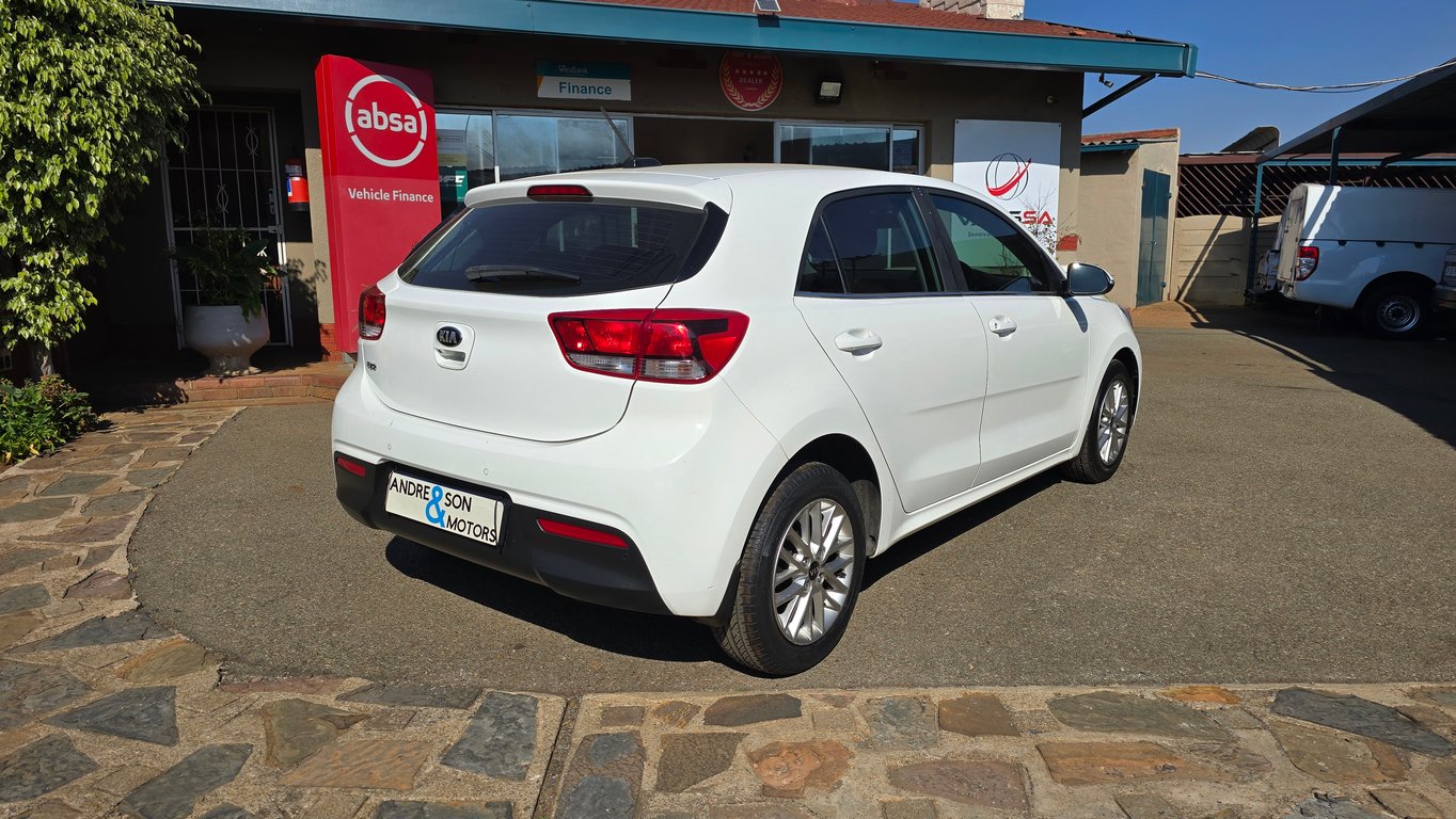 2017 Kia Rio 1.4 EX 5Dr — another view