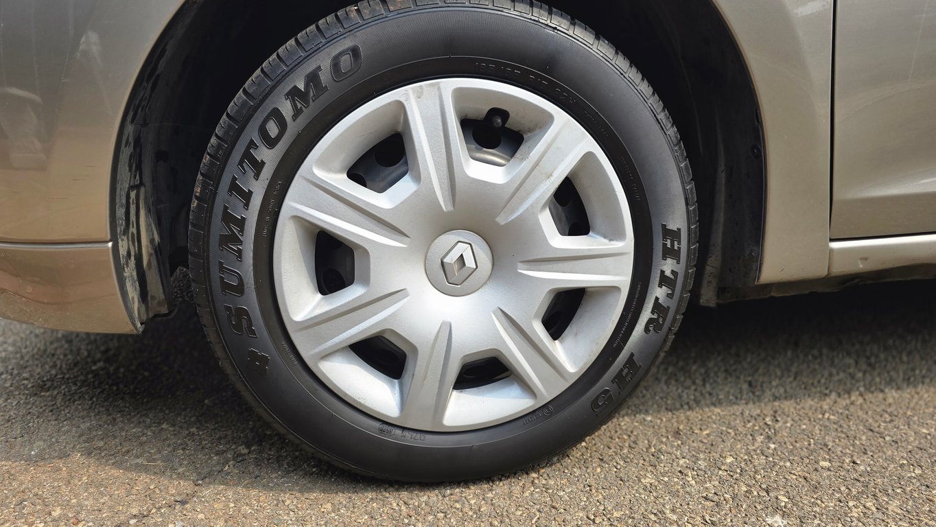 2015 Renualt Sandero 900T photo 16