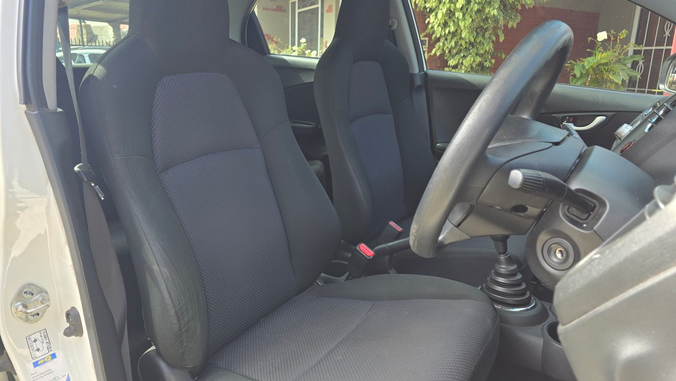 2015 Honda Brio 1.2 Comfort 5Dr photo 6