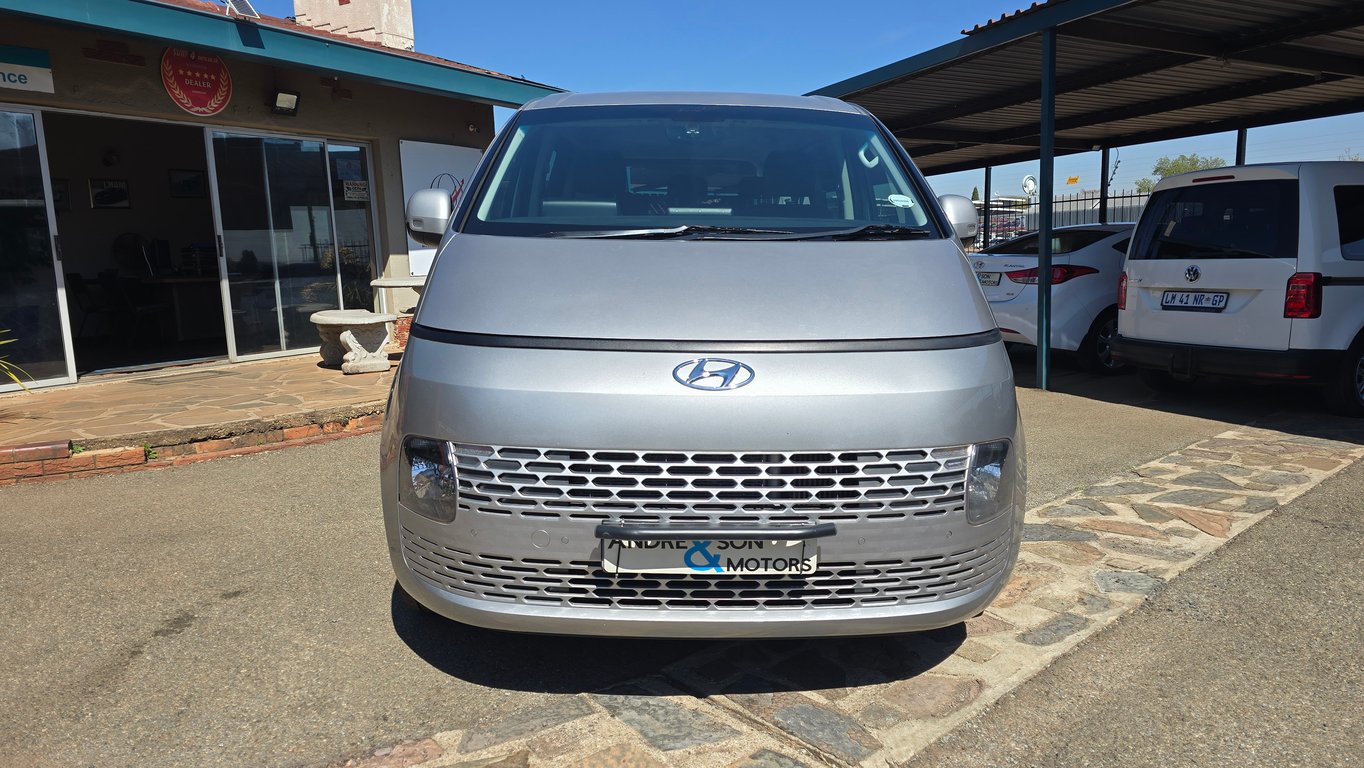 2022 Hyundai Staria 2.2d Executive Auto — another view