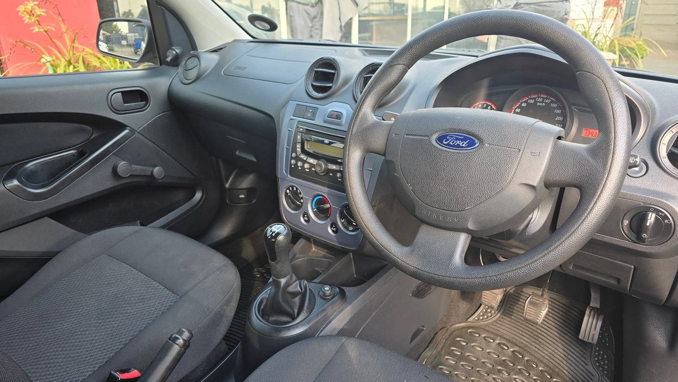 2014 Ford Figo 1.4 Ambiente photo 8