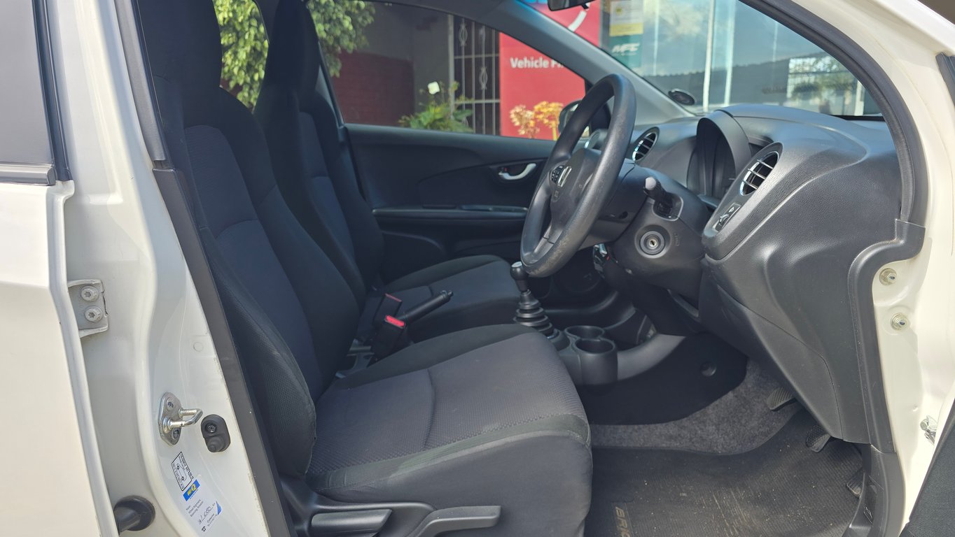 2015 Honda Brio 1.2 Comfort 5Dr photo 5