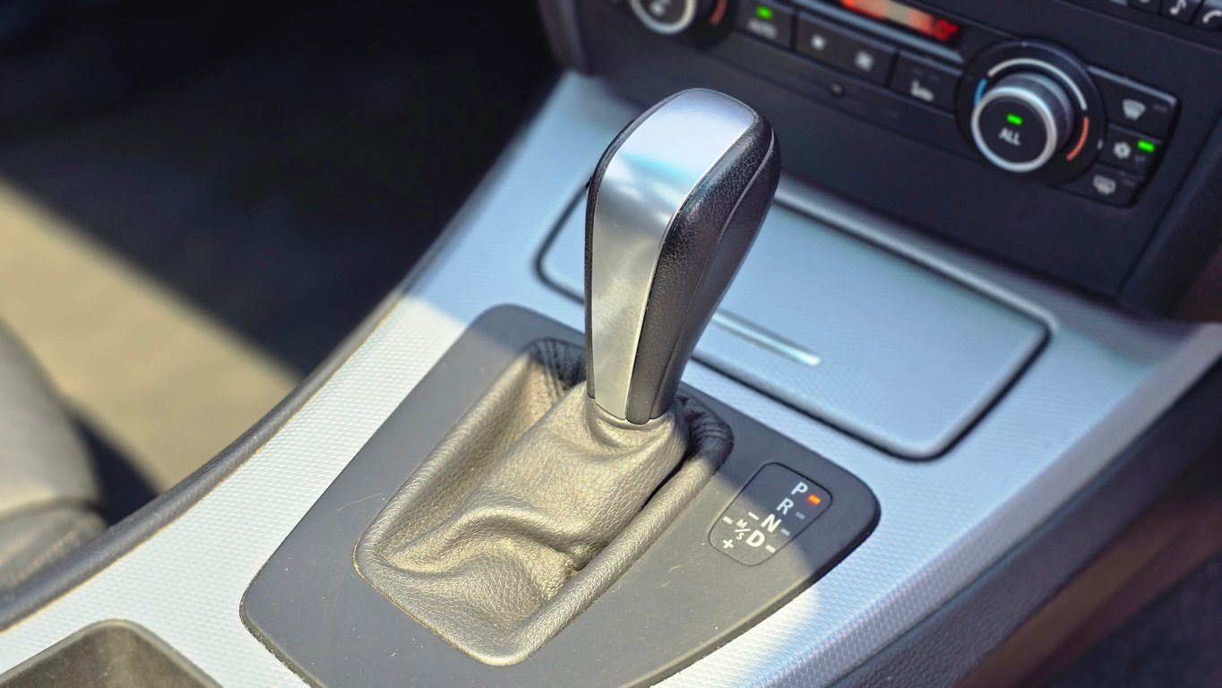 2010 BMW 330D M Sport E90 Auto photo 12