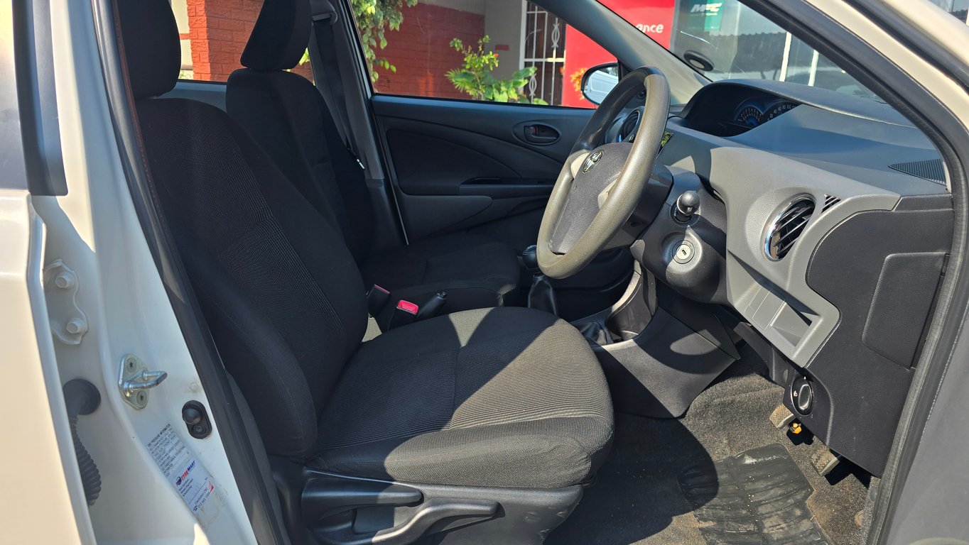 2016 Toyota Etios 1.5 Xs/Sprint Sedan photo 5
