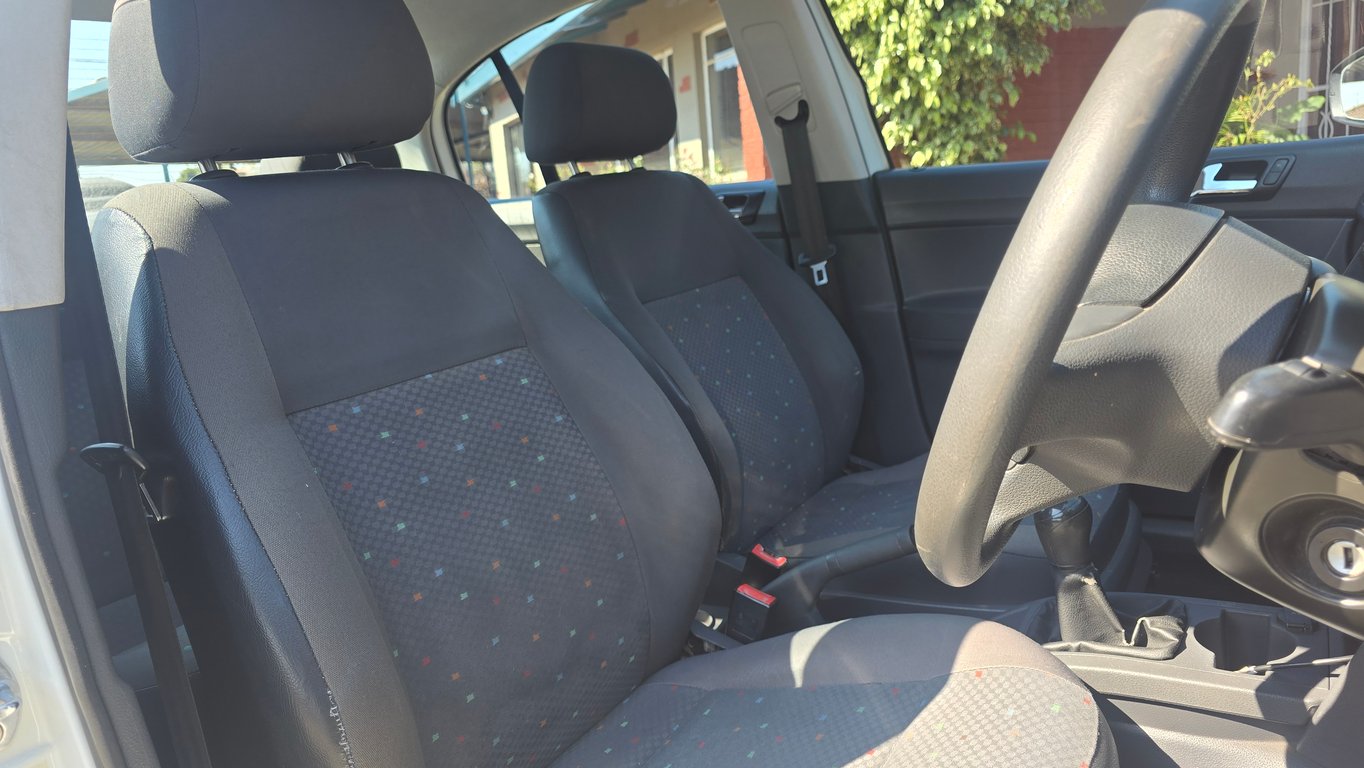 2017 Volkswagen Polo Vivo 1.4 Trendline Sedan photo 5