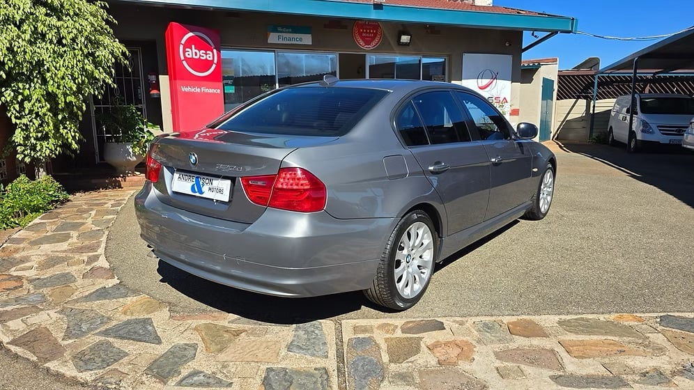 2011 BMW 320D E90 — another view