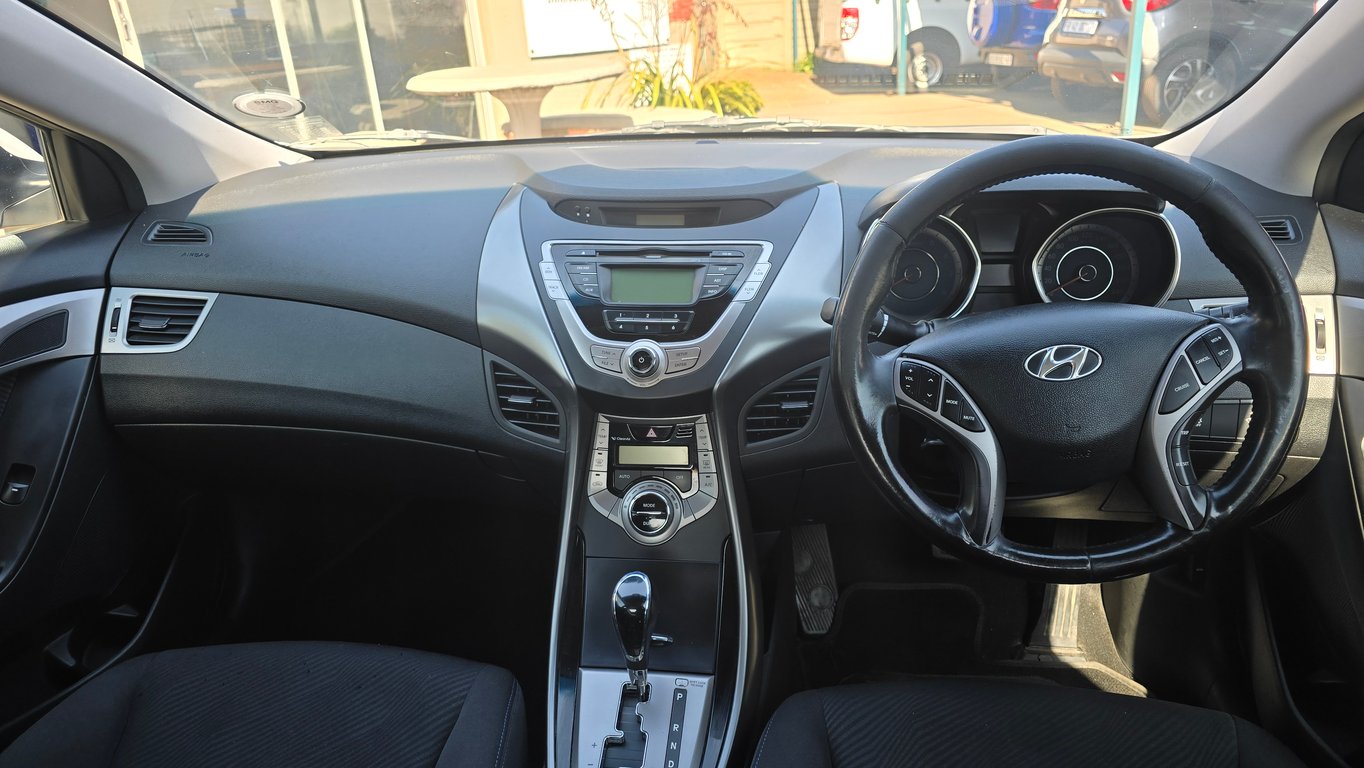 2014 Hyundai Elantra 1.8 Executive Auto photo 8