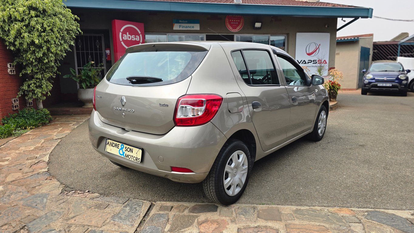 2015 Renualt Sandero 900T photo 3